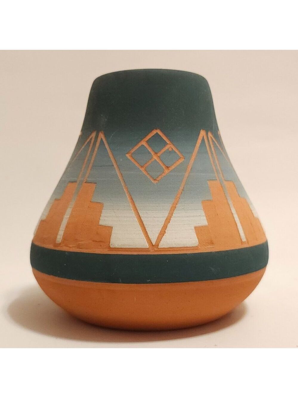 Vintage Sioux Native American Pottery Vase Signed by Artist 4.5"